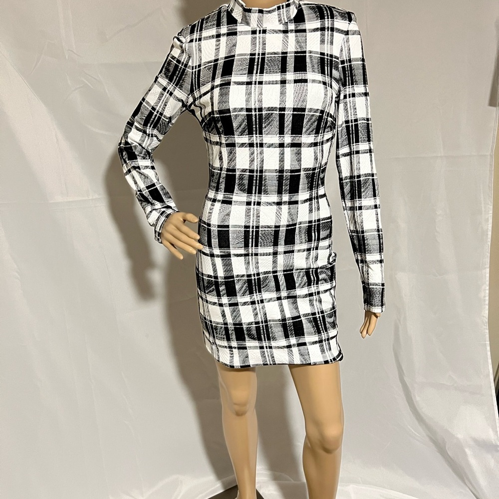 bebe Black and White Plaid Long Sleeve Dress